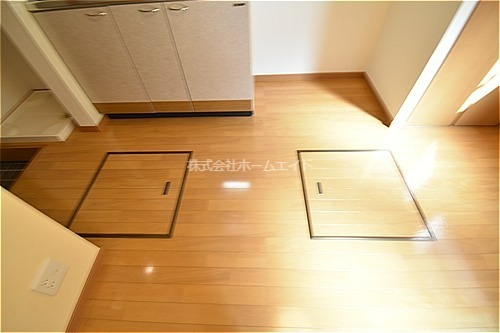 ウインズ鵠沼石上 床下収納
