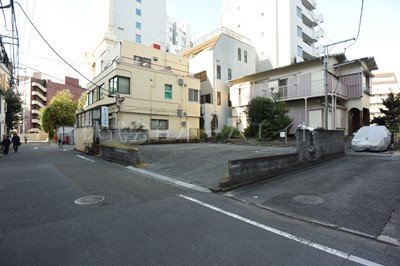 南藤沢２３-１６パーキング リビング