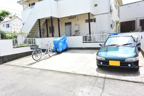しのぶ荘 敷地内駐車場有