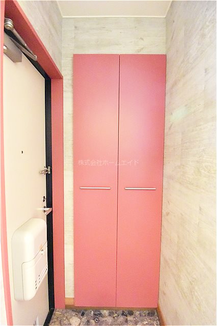 ウインズ湘南本町 玄関内側には大型シューズボックス